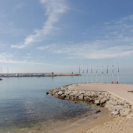 Old Town Con Parking *